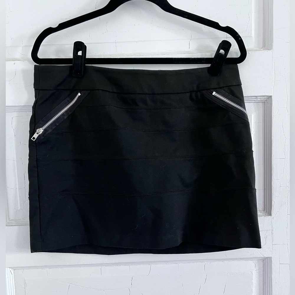 Black bodycon miniskirt with zippers
